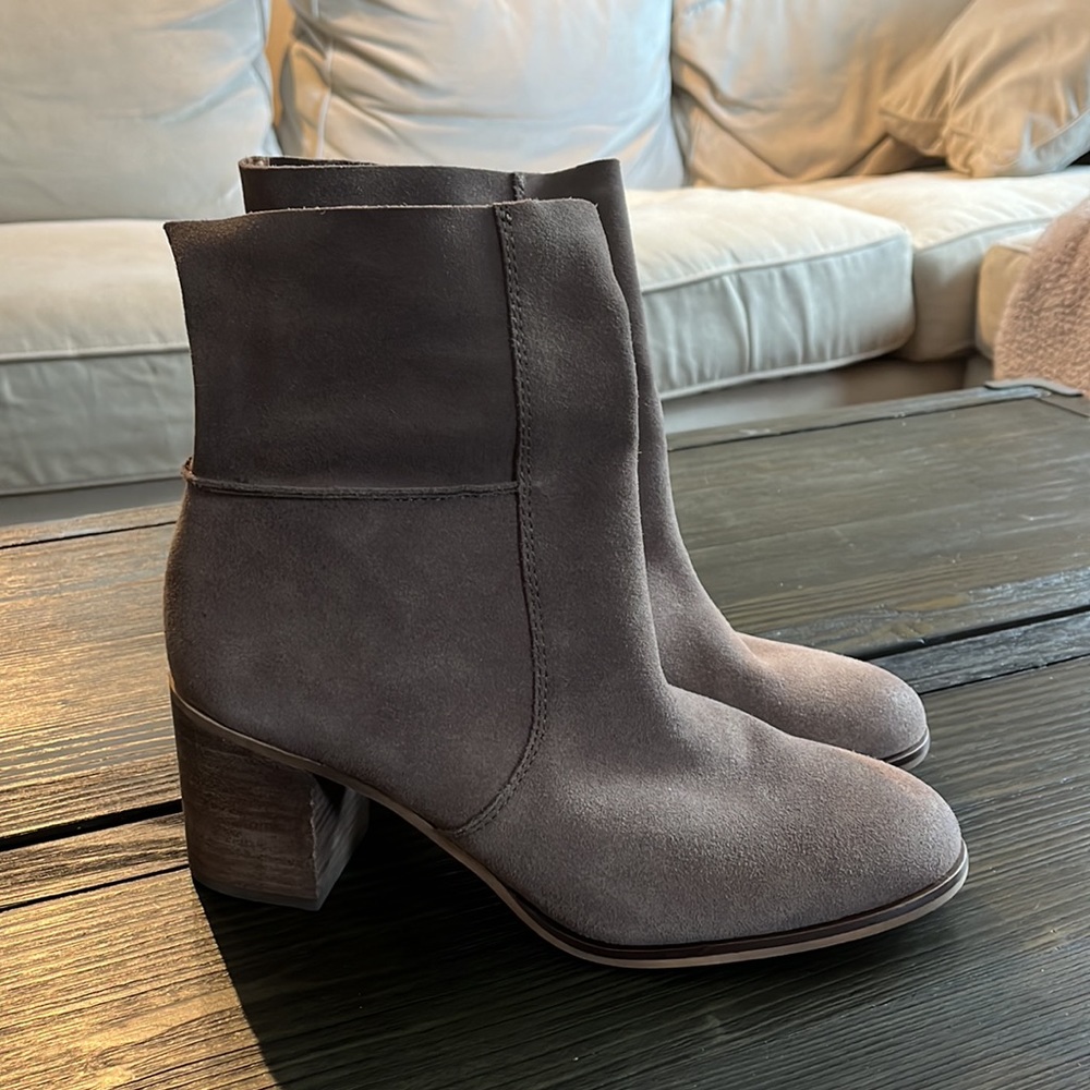 New  Frye tan suede ankle boots 6 10